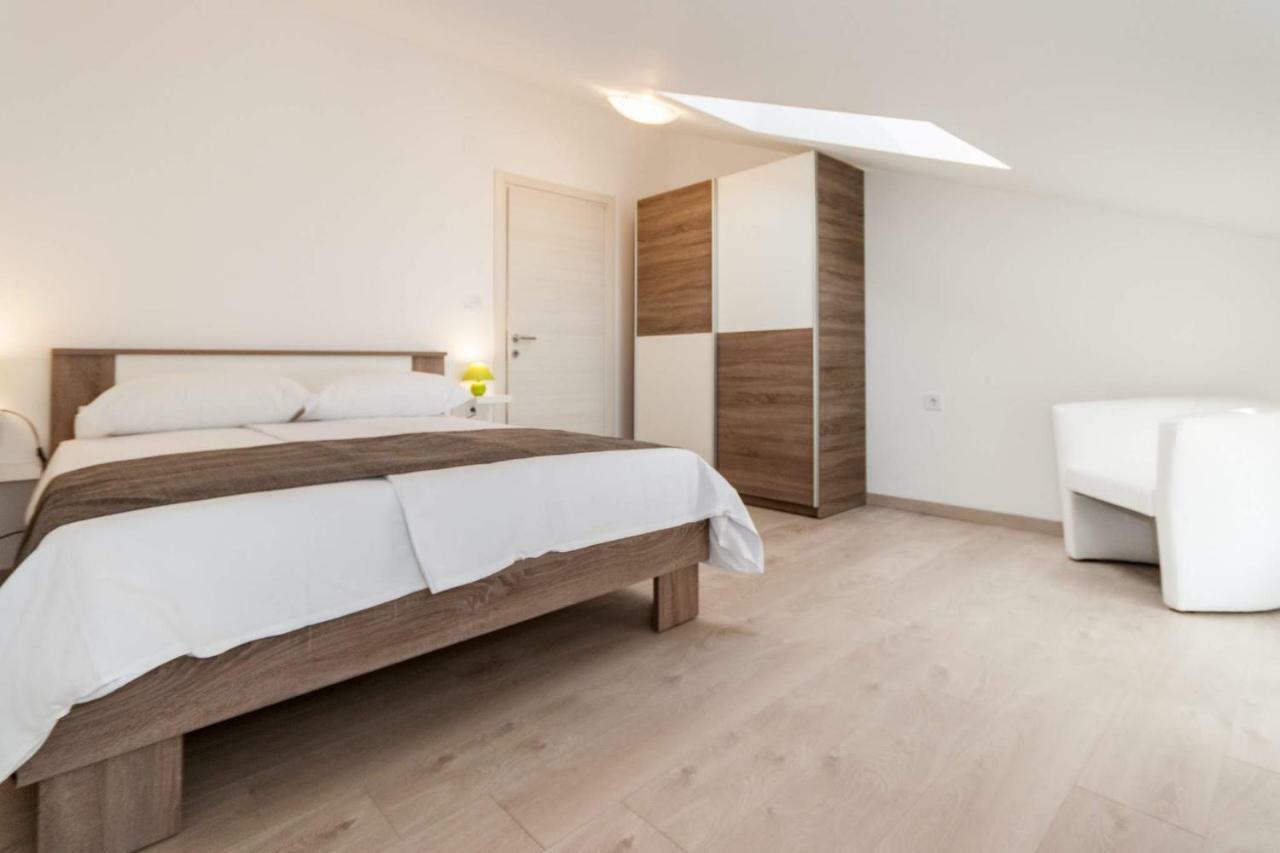Apartments Gracia Baska  Exterior photo